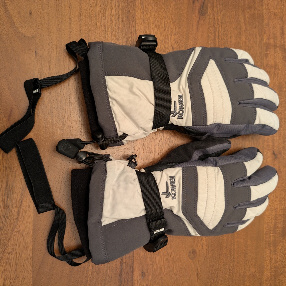 Kombi Gray and White Women's Gloves